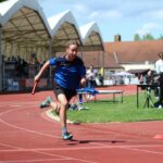 Justin Mates als Startläufer der 4x100 m Staffel