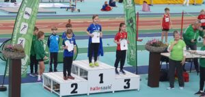 Luise und Hannah bei der Siegerehrung